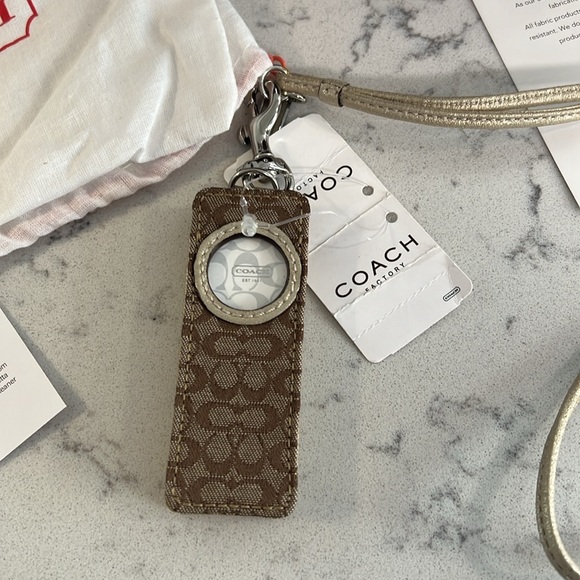 Coach Collector Alert. iPod shuffle case NWT - Picture 2 of 8